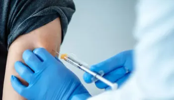 NY impondrá vacuna obligatoria anticovid por temor americano a ómicron