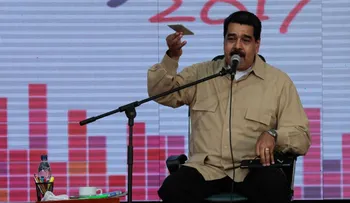 Maduro niega en Venezuela se haya roto el orden constitucional; convoca al Consejo de Defensa