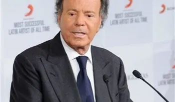 Julio Iglesias estrena el sencillo Fallaste corazón