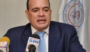 Presidente Colegio de Abogados renuncia a su salario por plan de austeridad en gremio