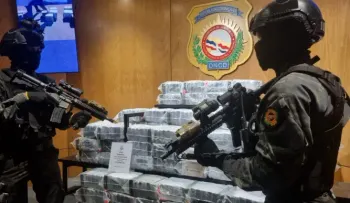 Apresan tres y ocupan otros 400 paquetes presumiblemente cocaína en Peravia