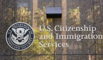 Nueva norma de Trump sobre la 'green card' entra en vigor en medio de demandas
