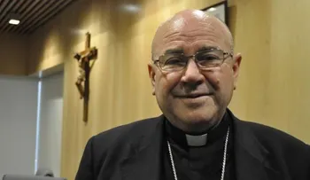 López Rodríguez entrega su renuncia, pero el Papa Francisco le dice que siga hasta los 80