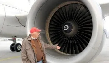 Se quema turbina de avión de Avianca en pleno vuelo por choque de aves 