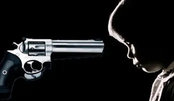 Hombre mata de una balazo a su hijastro en Villa Juana