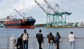 Aranceles de EE. UU. elevan precios, pero empresas no devuelven el dinero a consumidores