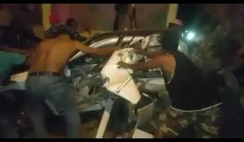 Sufren un aparatoso accidente y quedan vivos para contarlos (VIDEO)