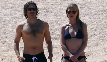 Acompañada de su sexy novio, Gwyneth Paltrow mostró su increíble cuerpo en las playas de México