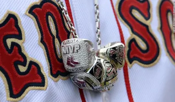 Museo exhibe anillos de David Ortiz en Serie Mundial 