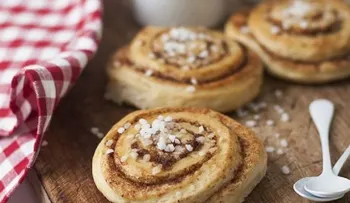 Prepara unos deliciosos bollos de canela suecos o kanelbullar