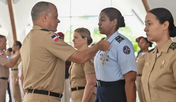 Ministerio Defensa reconoce a militares en Día de la Mujer