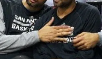 Tim Duncan es premiado como el mejor compañero