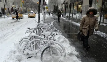 Gobernador de NY declara estado de emergencia por fuerte tormenta de nieve 