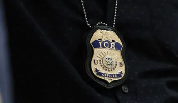 ICE detiene por error a un ciudadano estadounidense en Evanston y lo deja lesionado, según la policía