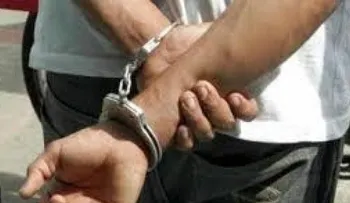 Envían a prisión hombre acusado de matar mujer con casco de botella