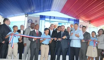 Danilo Medina entrega 6 escuelas en 4 provincias del Sur