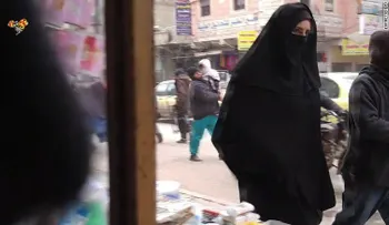Mujeres filman en secreto dentro del bastión de ISIS