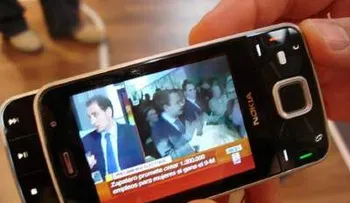 Estadounidenses pasan más tiempo mirando dispositivos móviles que la televisión