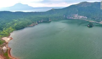El volcán de Filipinas que está dentro de una isla que a su vez está dentro de un lago