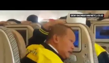 Graban cómo se vivieron fuertes turbulencias que dejaron 32 heridos en un vuelo (VIDEO)