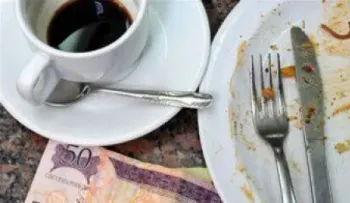 Disponen que la propina no se puede cobrar, si vas a comer fuera del negocio