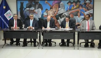 Procuraduría y UASD firman acuerdo de pasantía