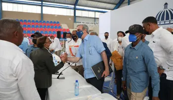 Presidente escucha juntas de vecinos en María Trinidad Sánchez