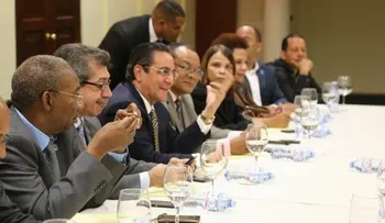 Gobierno y UASD inician mesa de trabajo para mejorar oferta académica