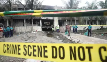 Avión se estrella en Bangladés y deja cerca de 30 muertos, en su mayoría niños