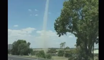 Una australiana filma un extraño remolino que se hace viral (VIDEO)