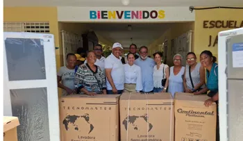 Gobierno lleva ayudas sociales y médicas a familias de Valverde