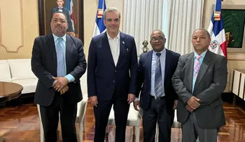 Presidente Abinader recibe dirigentes de organizaciones periodísticas al conmemorarse Día Nacional del Periodista