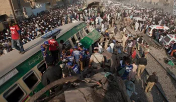 Al menos 20 muertos en un choque de trenes en Pakistán