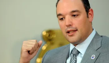 Industria y Comercio dice combustibles suben porque petróleo alcanzó tarifa más alta en últimos 2 años