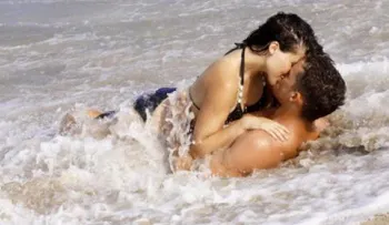 10 razones urgentes para tener sexo en el agua