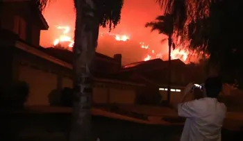 Incendio forestal en el sur de California provoca evacuación masiva