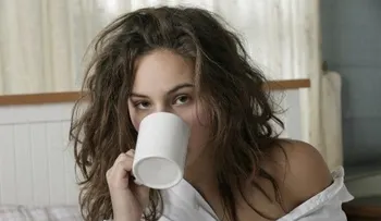 5 alimentos que no debes comer si bebiste mucho alcohol