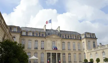 Hombre asalta joyería frente al palacio presidencial de París