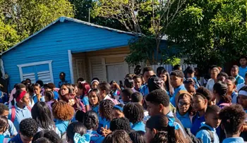 Falta de mobiliario y obras inconclusas retrasan el inicio de clases en Juan de Herrera