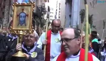 Una adolescente "devota del diablo" profana una reliquia que presuntamente tocó Jesucristo