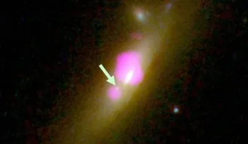 Extraña galaxia con 2 agujeros negros tiene uno más delgado