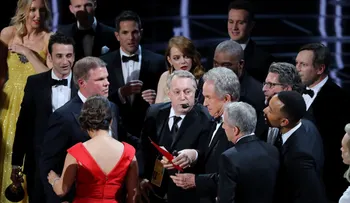 Un testigo del backstage de los Oscar contó los detalles del papelón histórico