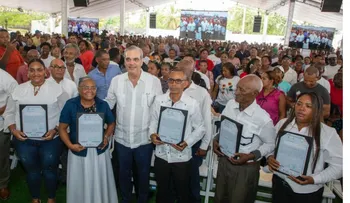 Abinader entrega 3,100 títulos de propiedad en Palmarejo-Villa Linda