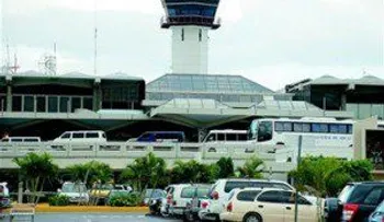 Empleados del aeropuerto pierden empleos por falta de carnés