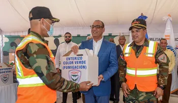 Obras Públicas entrega vehículos y equipos a la COMIPOL por un monto de 70 millones de pesos