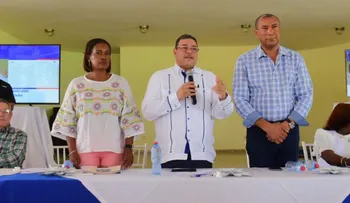 Ministro de Deportes anuncia la construcción y reparación de obras en El Seibo