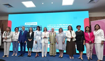 Datos revelan que las mujeres son casi la mitad del funcionariado público, pero siguen fuera de los principales espacios de poder