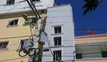 Hombre alegadamente se prende fuego y muere en su residencia 