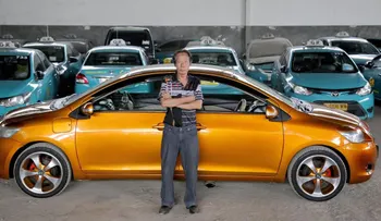 Crea un increíble automóvil de dos frente y se encuentra un gran problema 