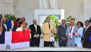 Presidente del PRI defiende derecho RD definir política migratoria; pide a juventud emular a Duarte